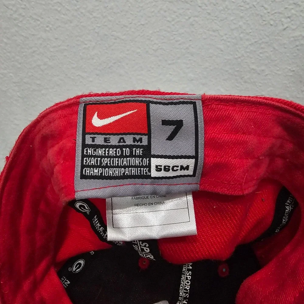 Nike Team Georgia Bulldogs Fitted Hat Red Size 7 UGA NCAA Cap